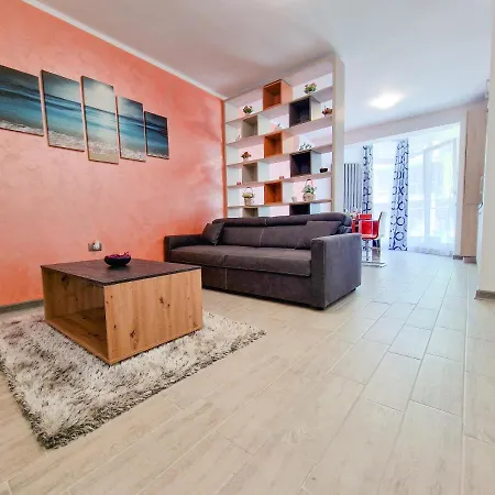 Daire Sole Pool & Mamaia Nord 3*