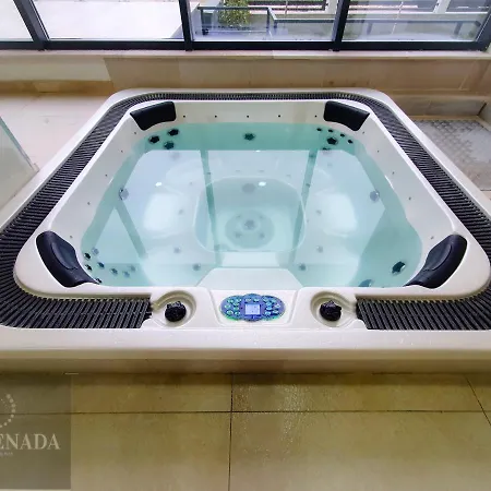 Sole Pool & Mamaia Nord Daire 3*