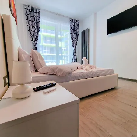 Sole Pool & Spa Mamaia Nord Apartment Navodari
