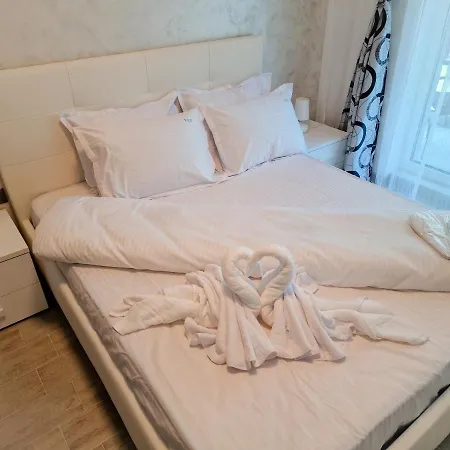 Sole Pool & Mamaia Nord 아파트 3*